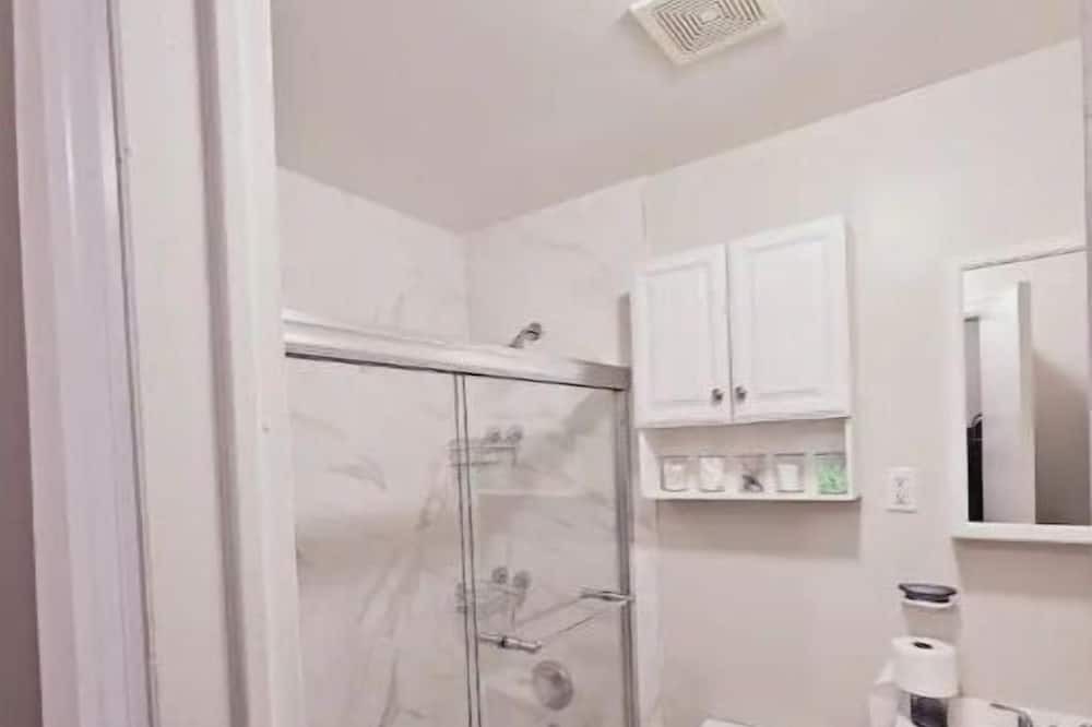 Photo of Bathroom in East New York