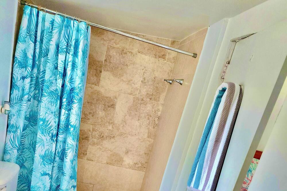 Photo of Bathroom in Tar Bay