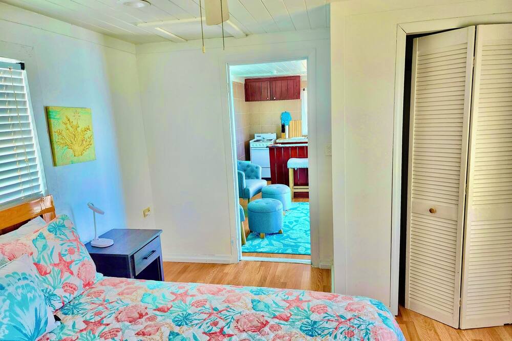Photo of Bedroom in Tar Bay