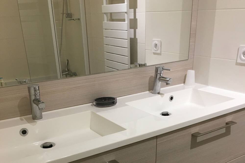 Photo of Bathroom in Antony