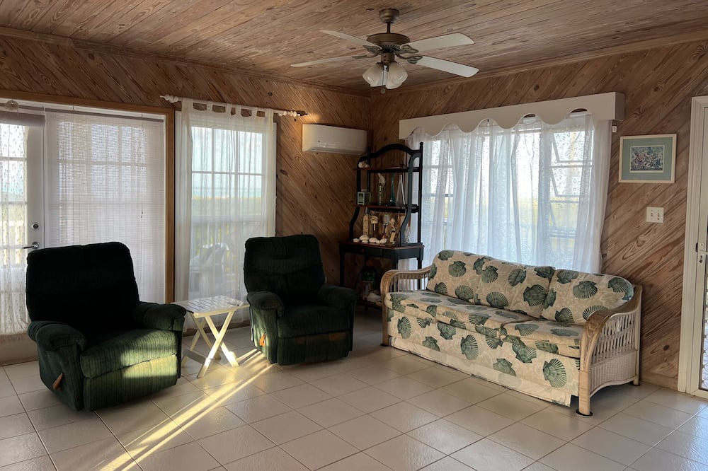 Photo of Livingroom in Deadmans Cay