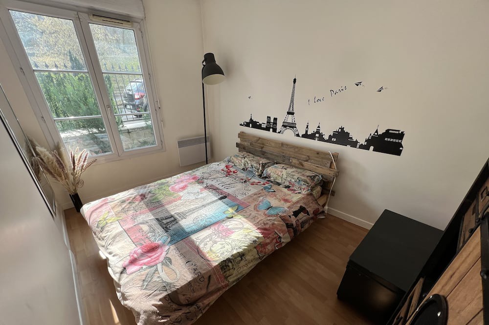 Photo of Bedroom in Le Plessis-Robinson