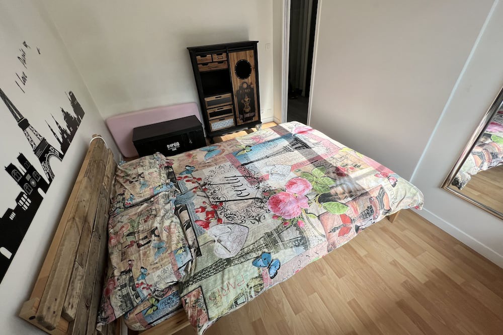 Photo of Bedroom in Le Plessis-Robinson