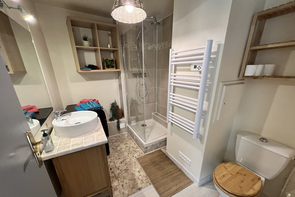 Photo of Bathroom in Le Plessis-Robinson