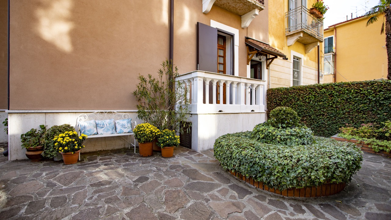 Photo of Outdoor in Est