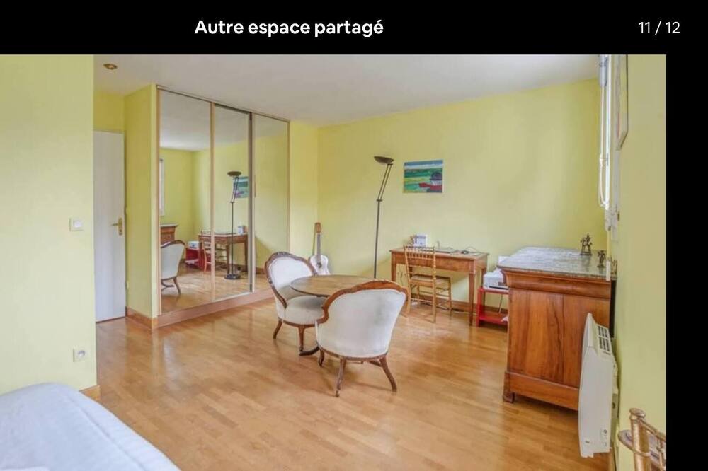 Photo of Bedroom in Le Plessis-Robinson