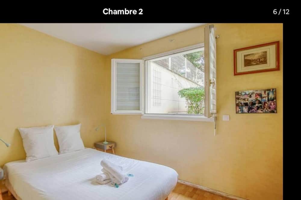 Photo of Bedroom in Le Plessis-Robinson