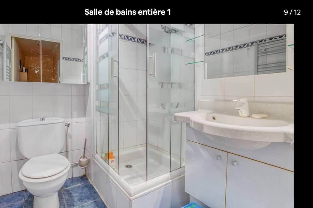 Photo of Bathroom in Le Plessis-Robinson