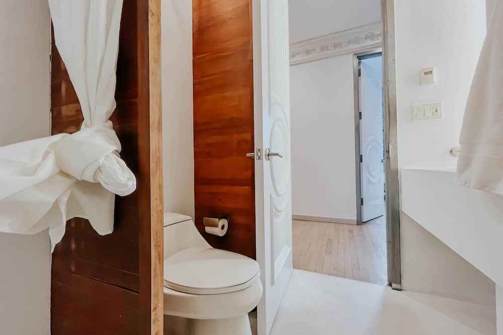 Photo of Bathroom in Peter Cooper Village