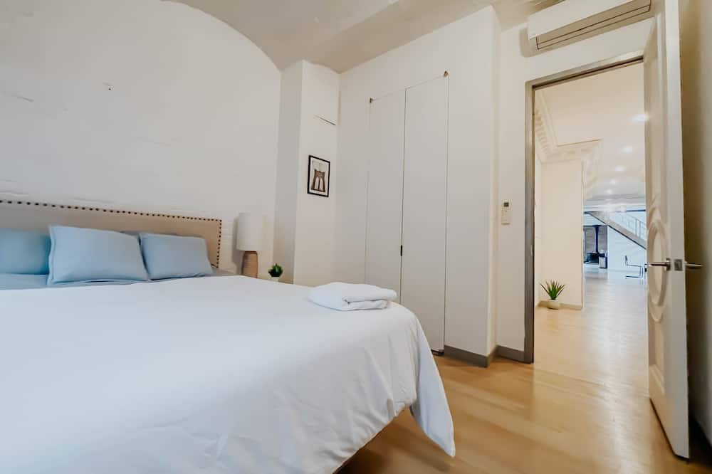 Photo of Bedroom in Peter Cooper Village