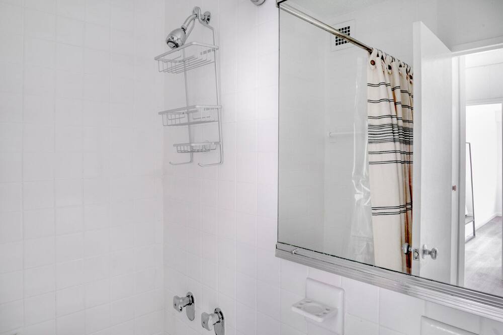 Photo of Bathroom in Peter Cooper Village