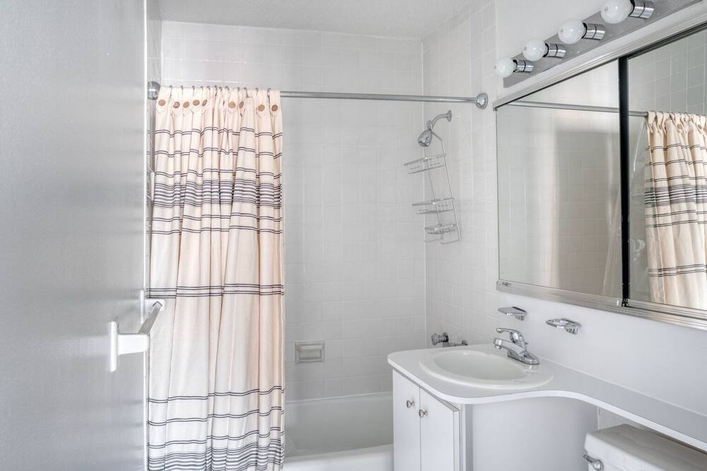 Photo of Bathroom in Peter Cooper Village