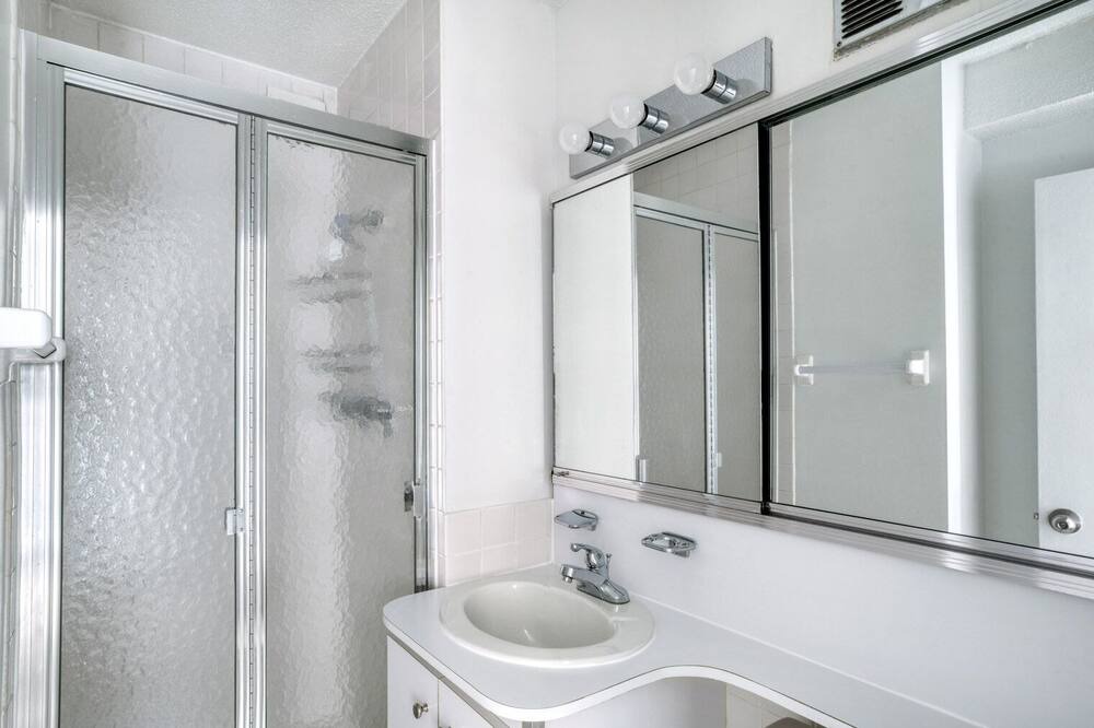 Photo of Bathroom in Peter Cooper Village