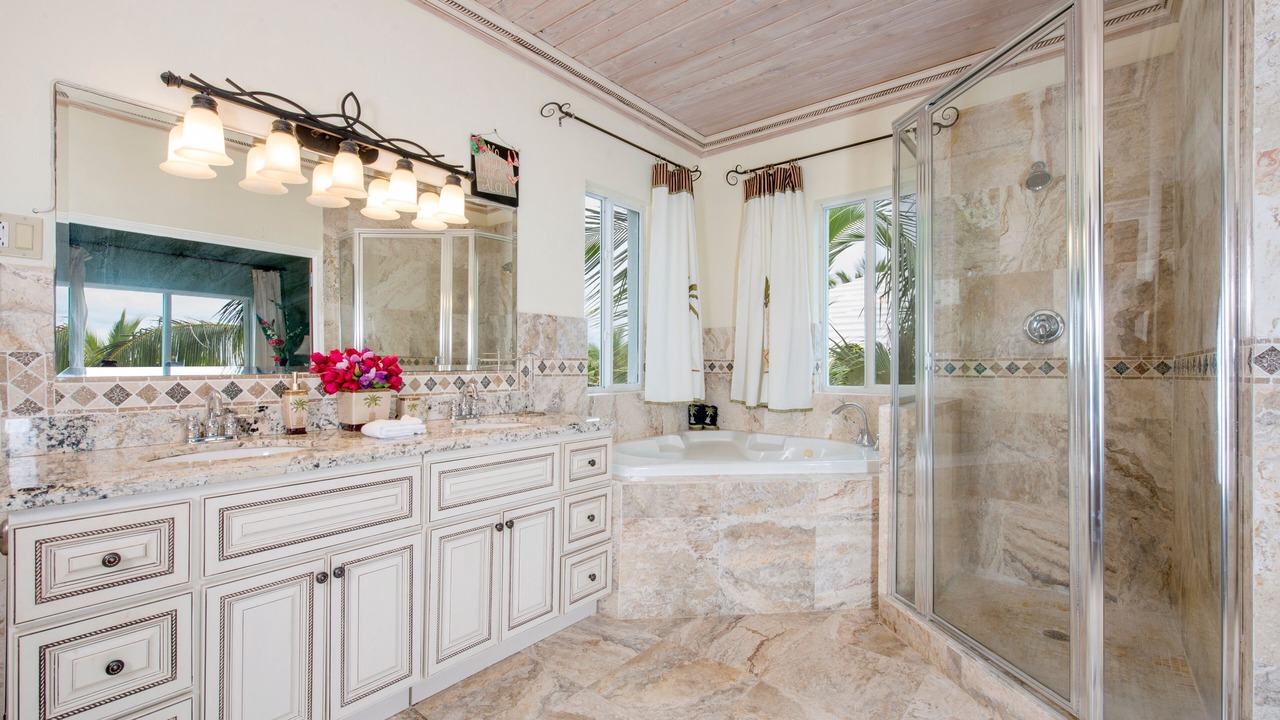 Photo of Bathroom in Governor's Harbour