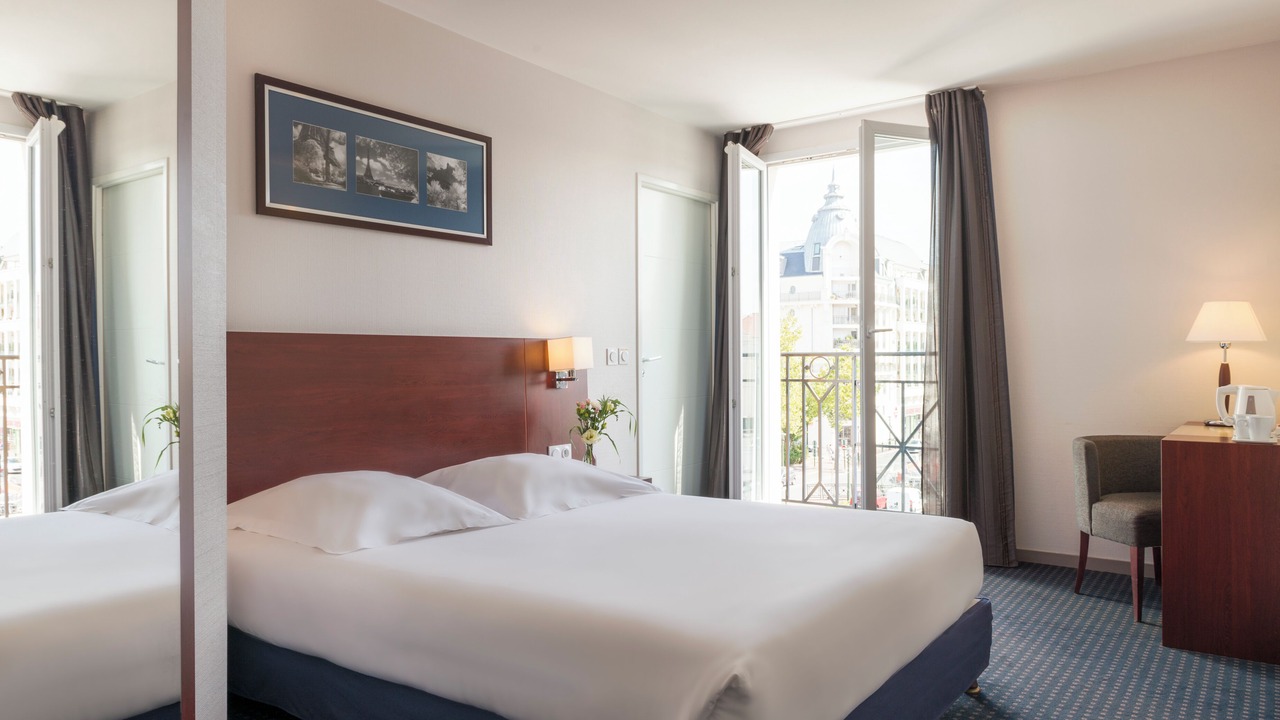 Photo of Bedroom in Le Plessis-Robinson
