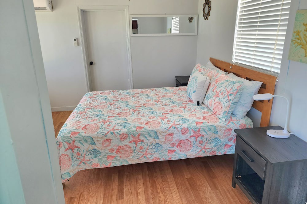 Photo of Bedroom in Tar Bay