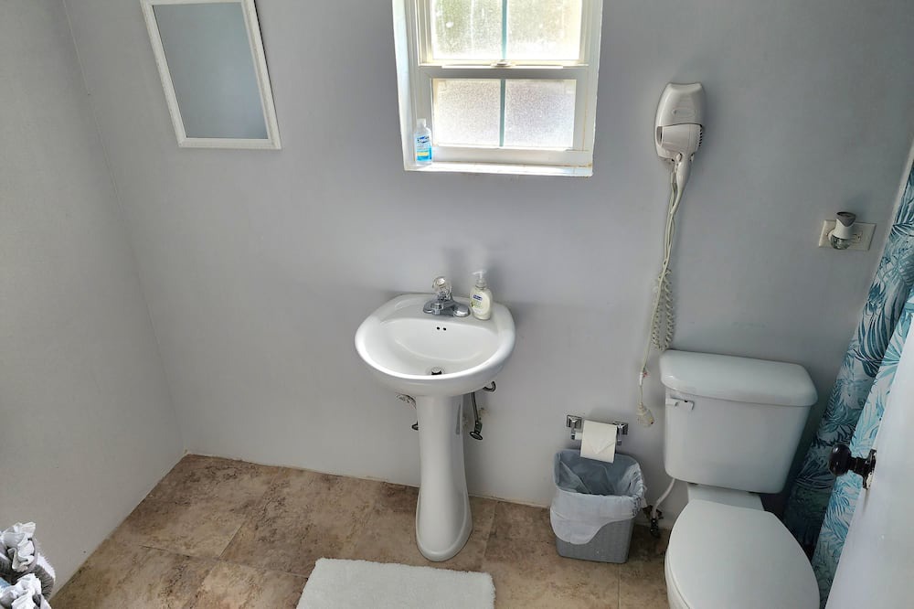 Photo of Bathroom in Tar Bay