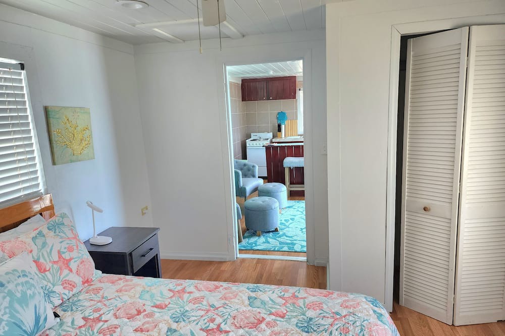 Photo of Bedroom in Tar Bay