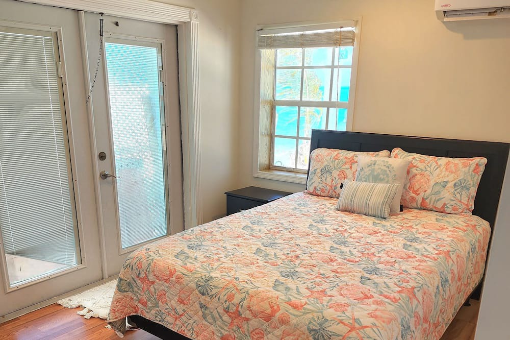 Photo of Bedroom in Tar Bay