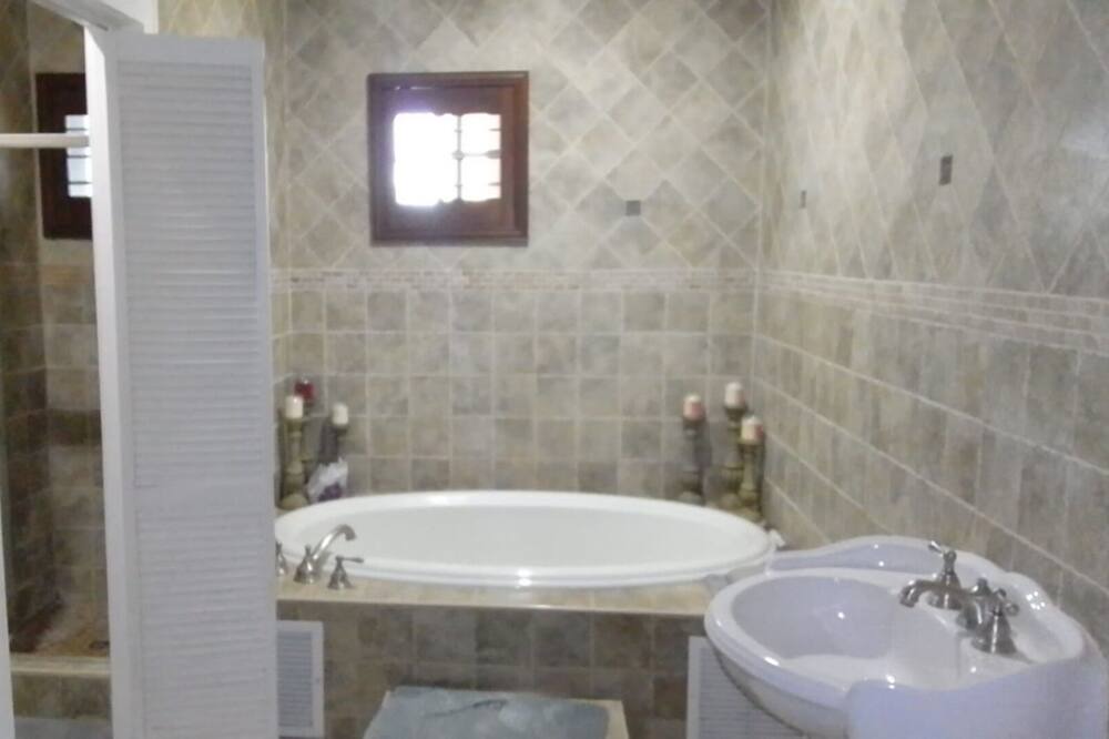 Photo of Bathroom in Bahamia West
