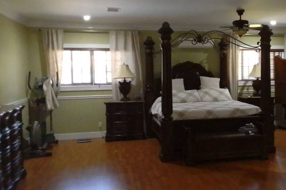 Photo of Bedroom in Bahamia West