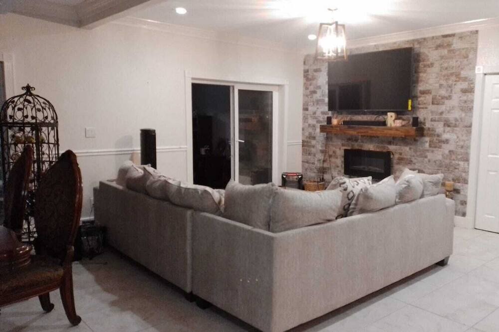 Photo of Livingroom in Bahamia West