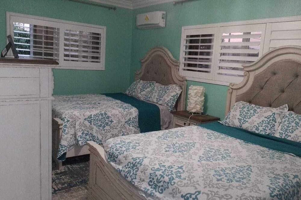 Photo of Bedroom in Bahamia West