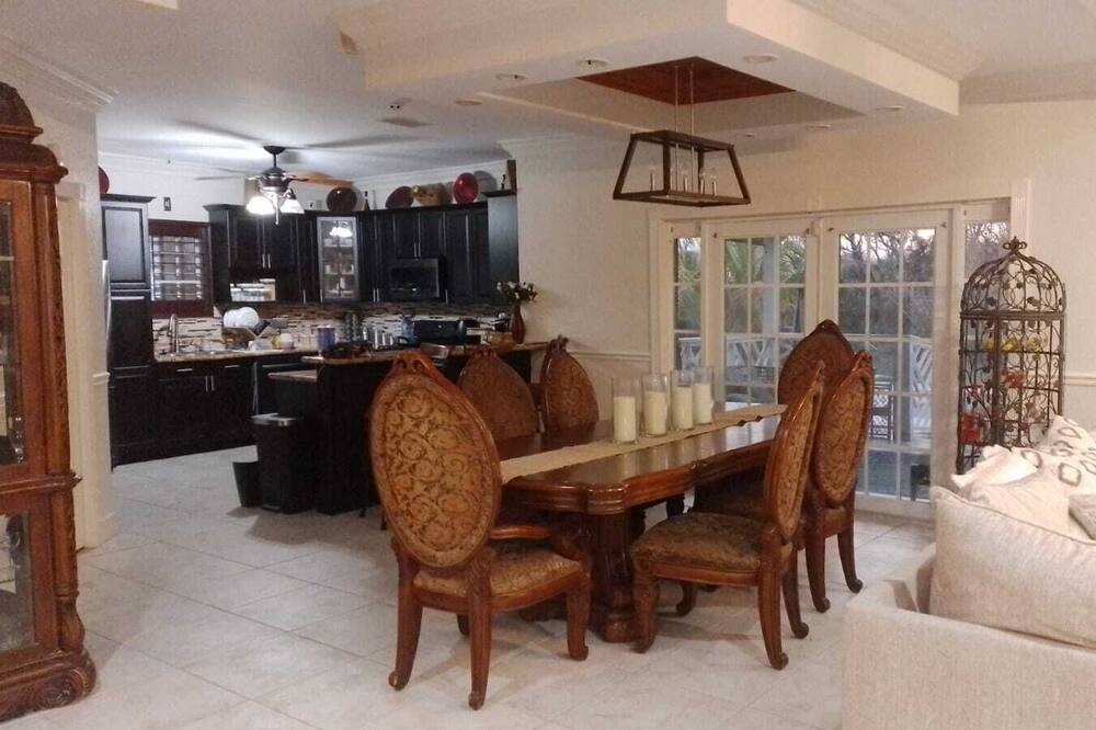 Photo of Others in Bahamia West