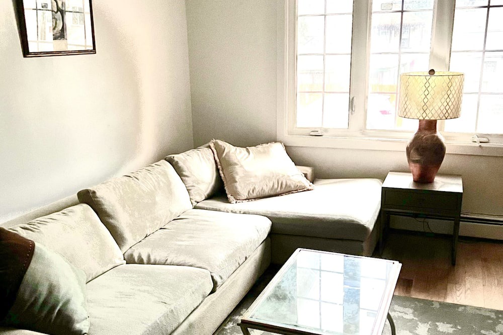 Photo of Livingroom in Queens