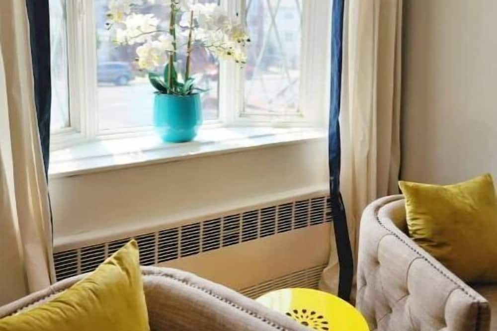 Photo of Livingroom in Canarsie