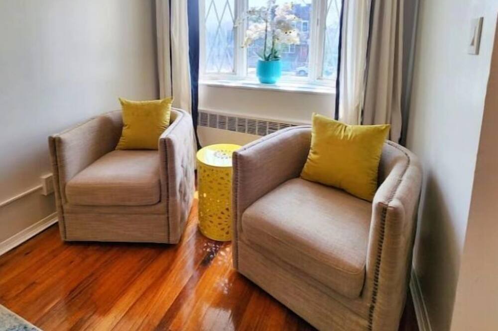 Photo of Livingroom in Canarsie