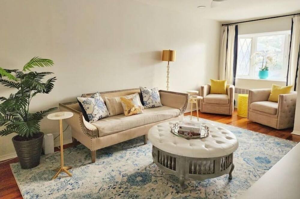 Photo of Livingroom in Canarsie