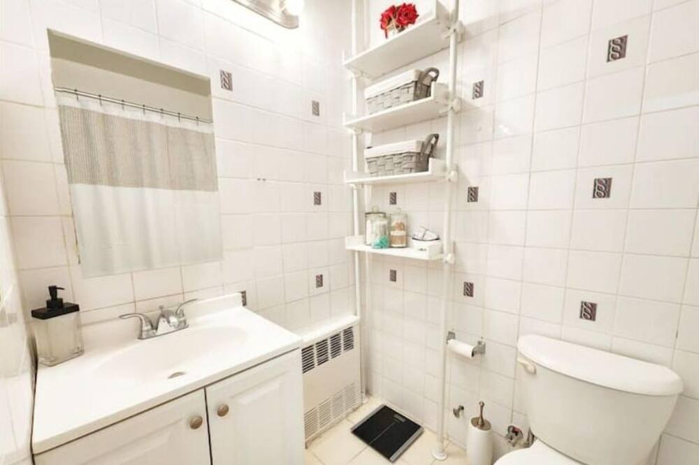 Photo of Bathroom in Canarsie