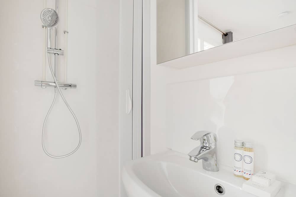 Photo of Bathroom in Saint-Lambert
