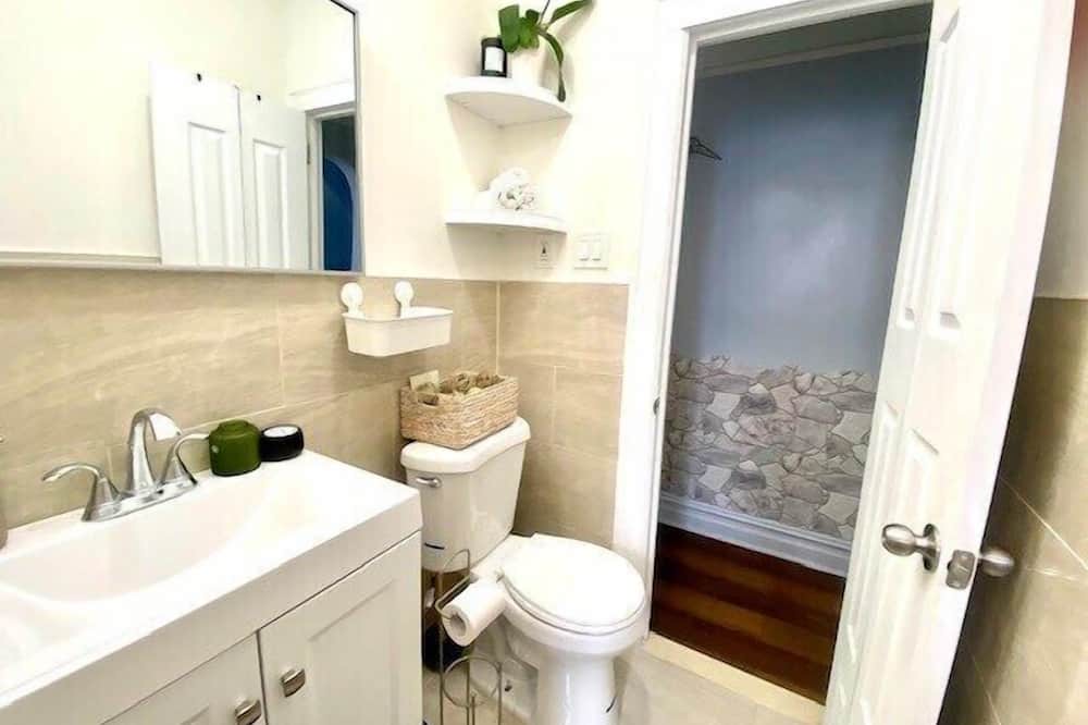 Photo of Bathroom in Flatlands