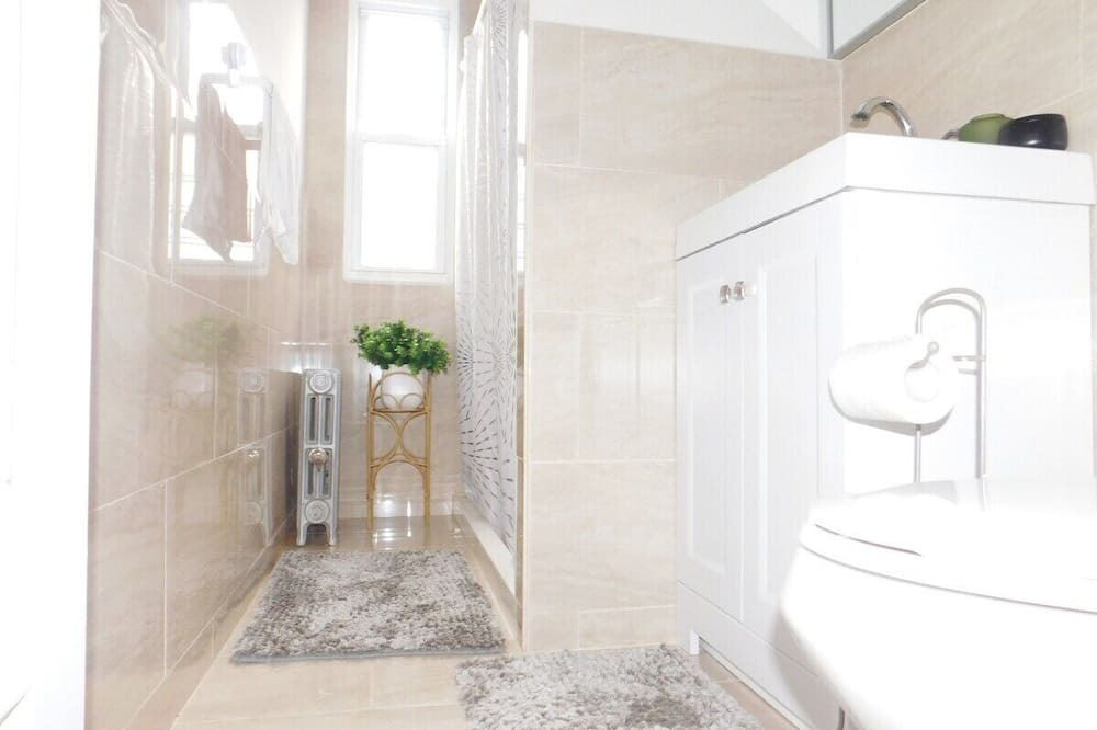 Photo of Bathroom in Flatlands