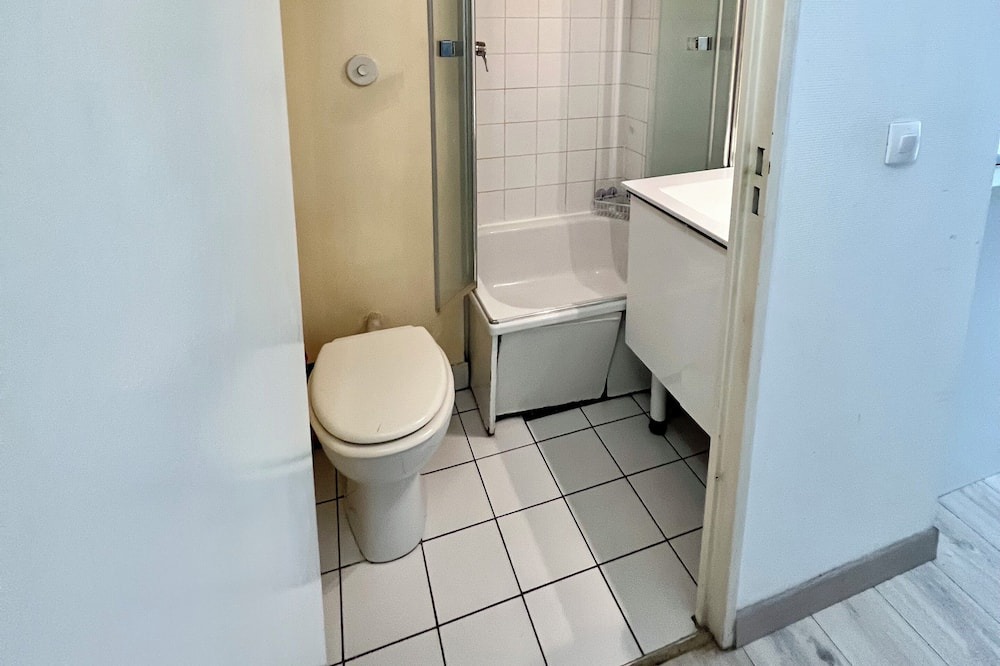 Photo of Bathroom in Le Plessis-Robinson