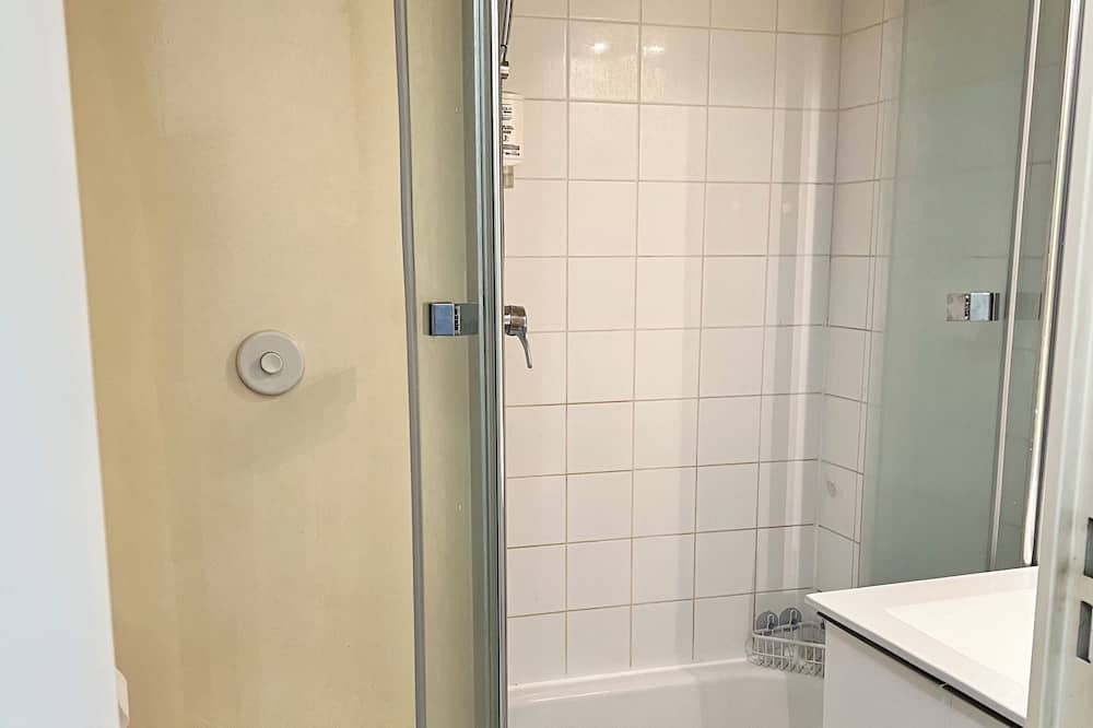 Photo of Bathroom in Le Plessis-Robinson
