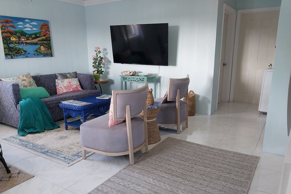 Photo of Livingroom in Tar Bay
