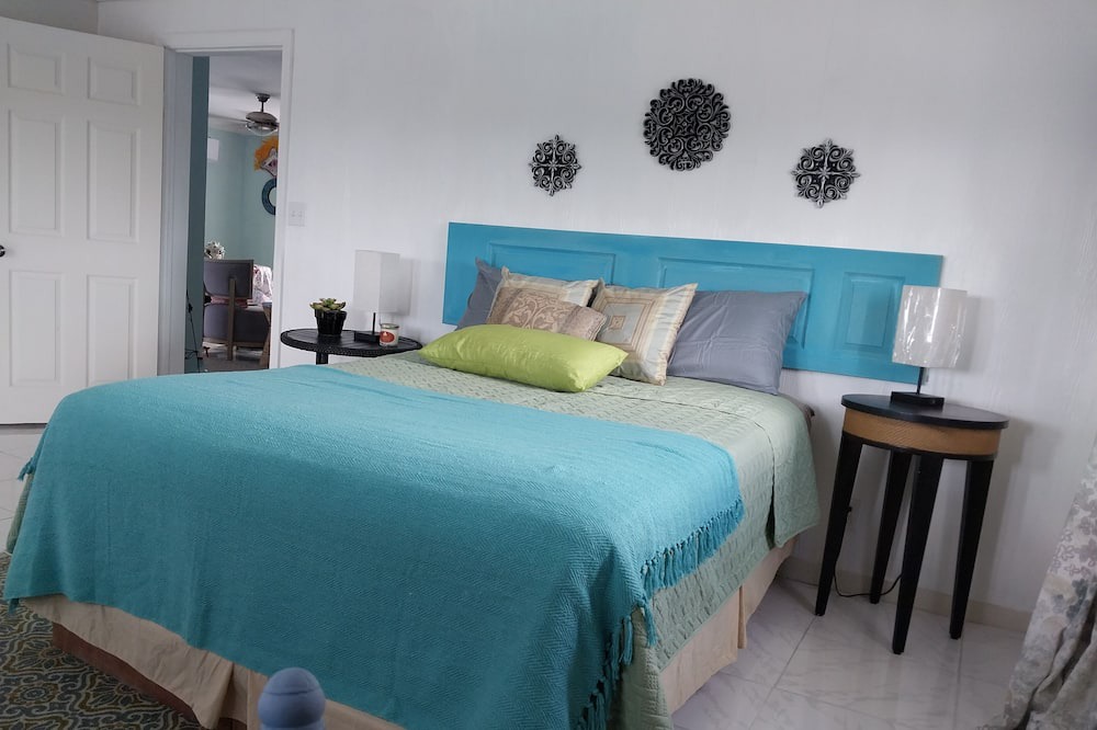 Photo of Bedroom in Tar Bay