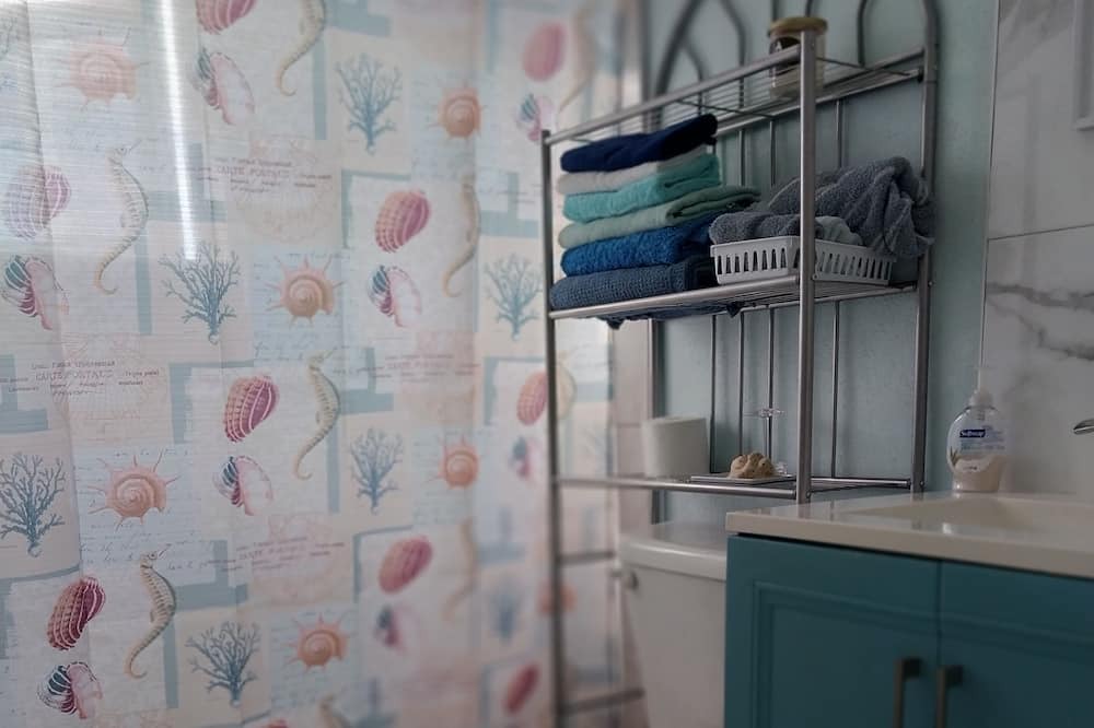 Photo of Bathroom in Tar Bay