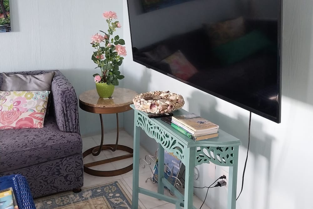 Photo of Livingroom in Tar Bay