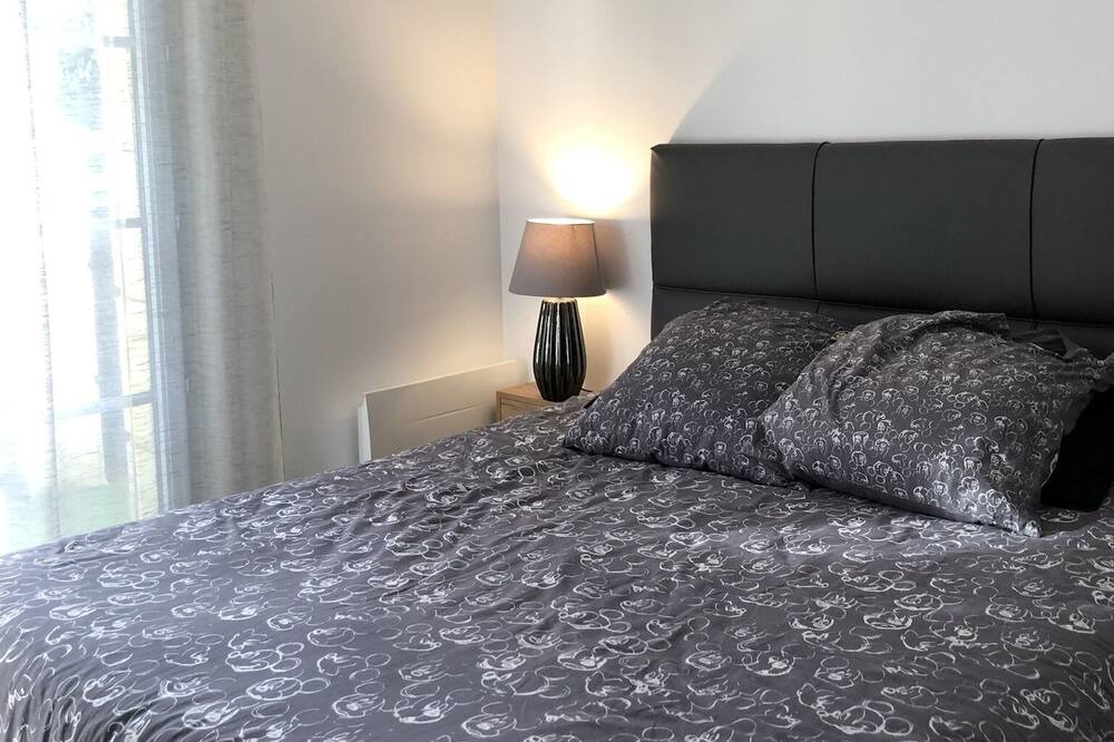 Photo of Bedroom in Le Plessis-Robinson