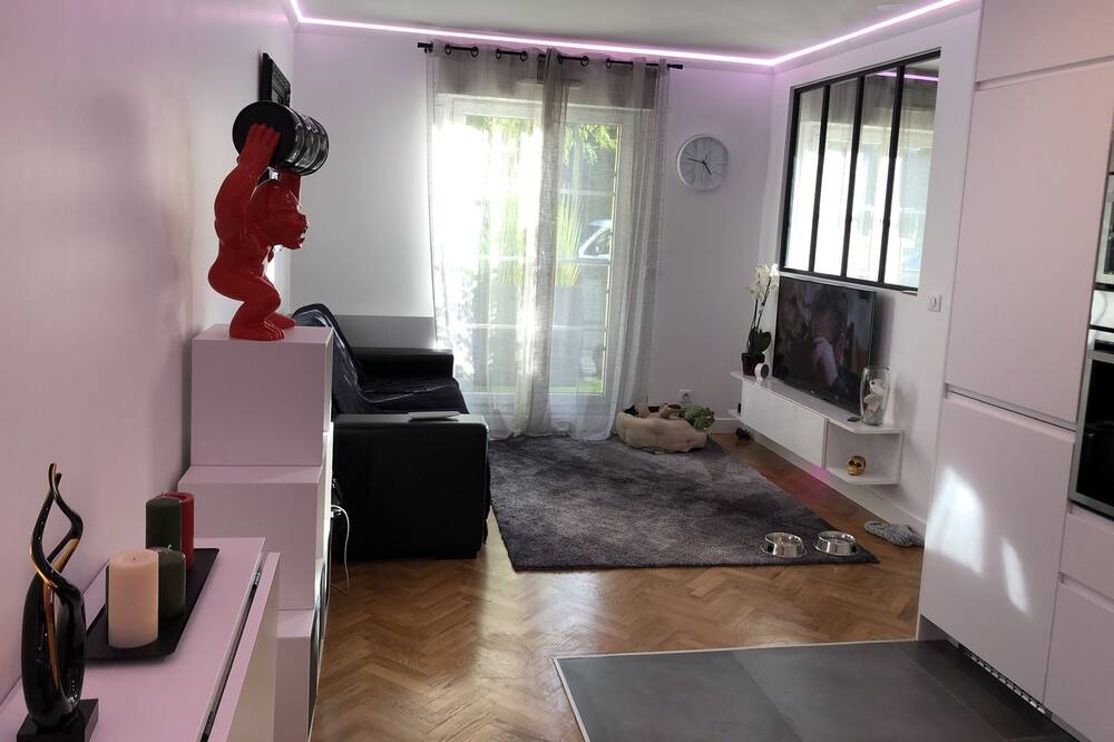 Photo of Livingroom in Le Plessis-Robinson