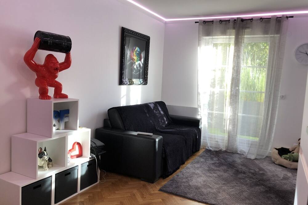Photo of Livingroom in Le Plessis-Robinson