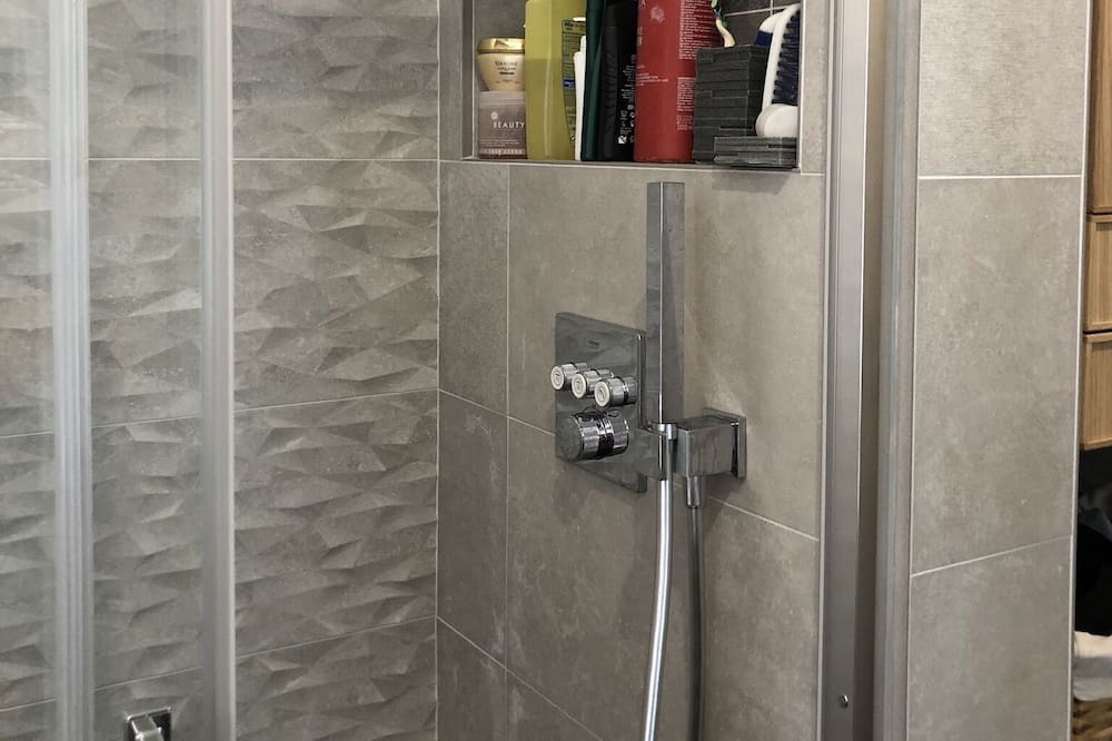 Photo of Bathroom in Le Plessis-Robinson