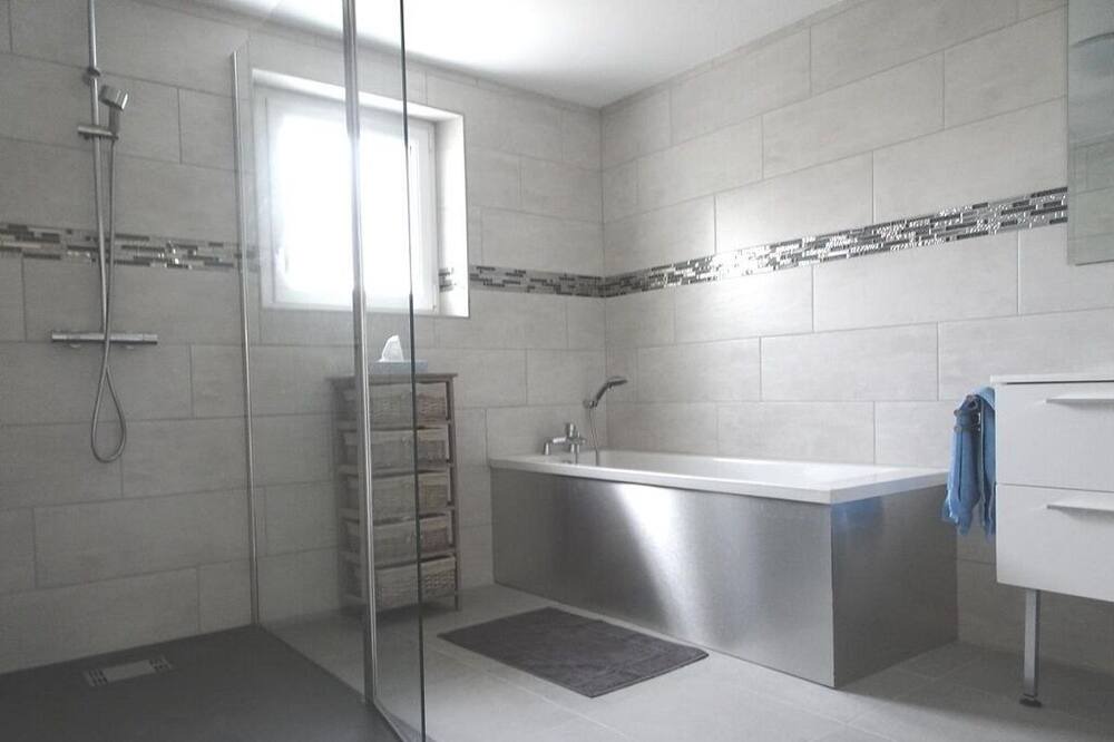 Photo of Bathroom in Saint-Germain-sur-Morin