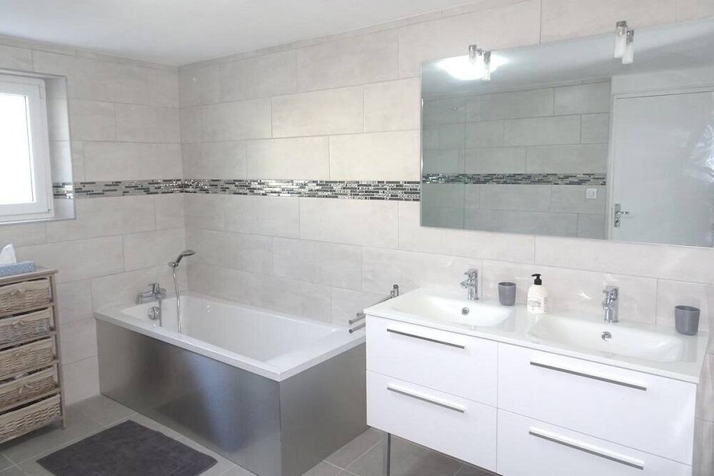 Photo of Bathroom in Saint-Germain-sur-Morin