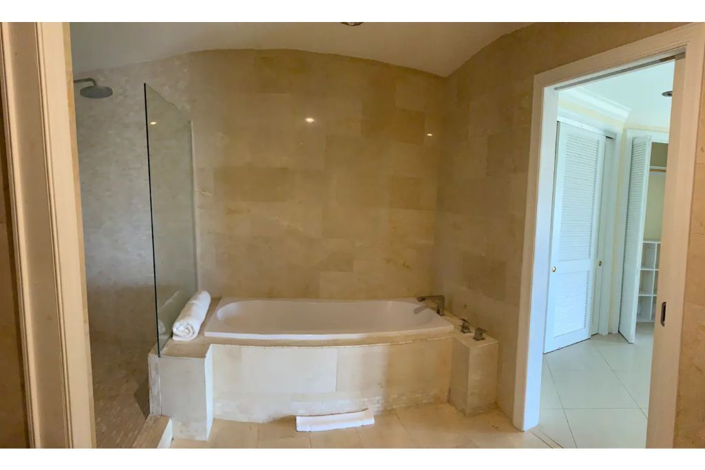 Photo of Bathroom in Bahamia West