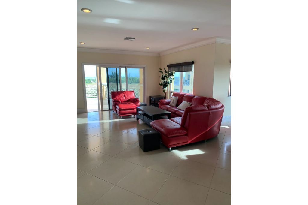 Photo of Livingroom in Bahamia West